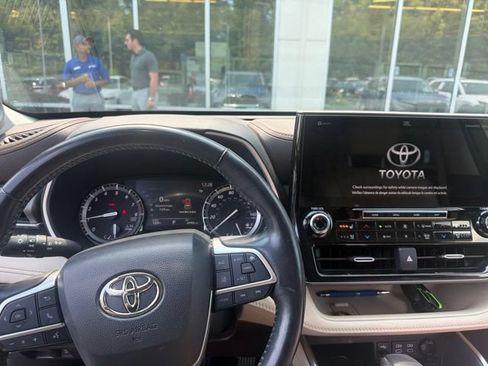 Used 2022 Toyota Highlander Limited AWD/4WD image 11
