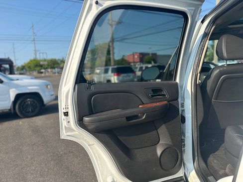 Used 2007 GMC Yukon SLT w/ SLT Preferred Equipment Group RWD image 19