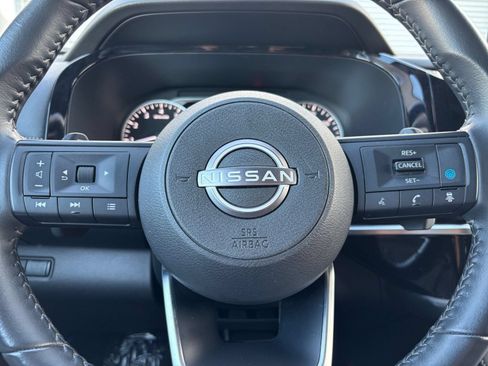 Used 2025 Nissan Pathfinder SV FWD image 30