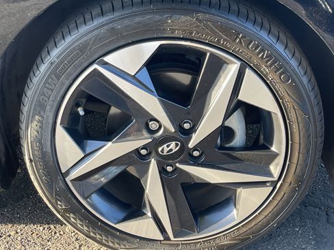 Used 2023 Hyundai Elantra Limited FWD image 10
