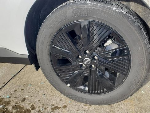 Used 2025 Nissan Murano SV image 43