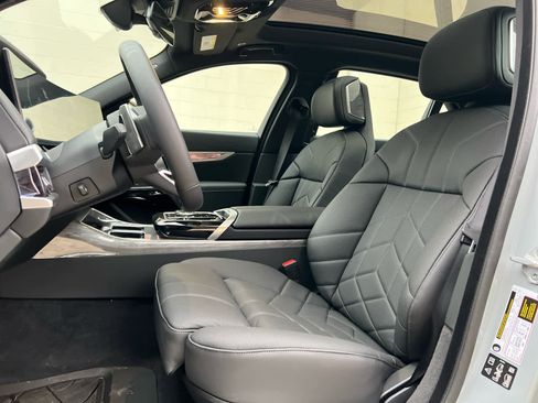 Used 2025 BMW 760i xDrive w/ Premium Package image 13