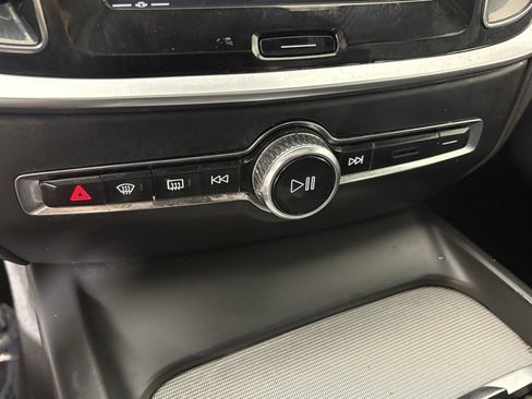 Used 2019 Volvo S60 T5 R-Design image 28