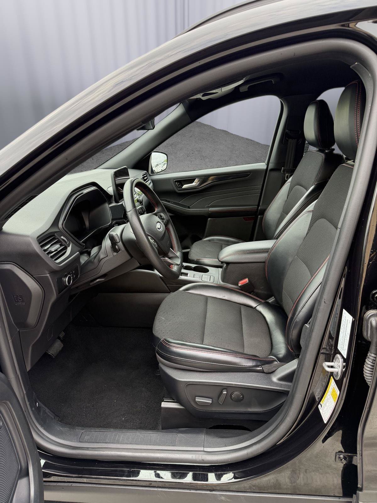 Used 2025 Ford Escape ST-Line AWD/4WD image 16