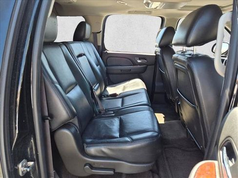 Used 2014 Chevrolet Suburban LTZ RWD image 19