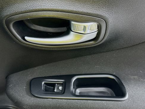 Used 2019 Jeep Renegade Sport w/ UConnect 7.0 Group AWD/4WD image 30
