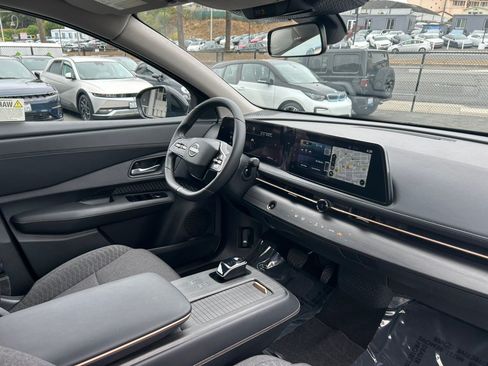 Used 2024 Nissan Ariya FWD image 31