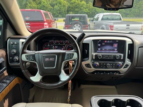 Used 2015 GMC Sierra 1500 SLT w/ SLT Preferred Package AWD/4WD image 18