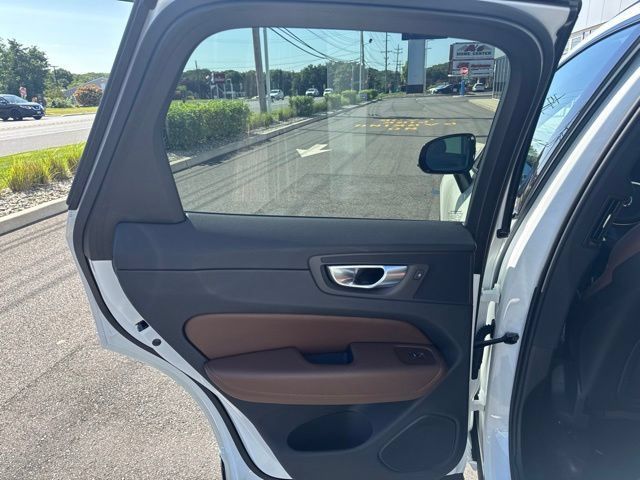 Used 2024 Volvo XC60 B5 Plus w/ Climate Package AWD/4WD image 16