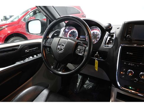 Used 2020 Dodge Grand Caravan SXT FWD image 25