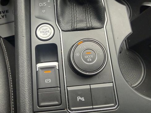 Used 2021 Volkswagen Atlas SE image 41