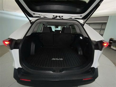 Used 2021 Toyota RAV4 XLE image 23