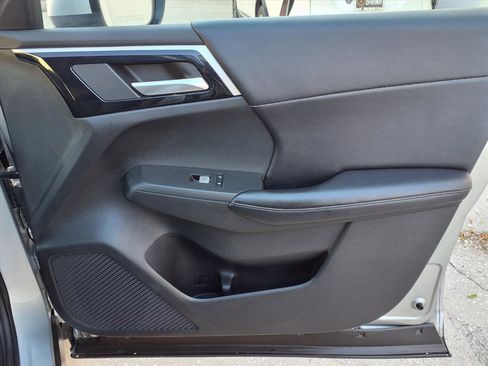 Used 2024 Mitsubishi Outlander SE image 10