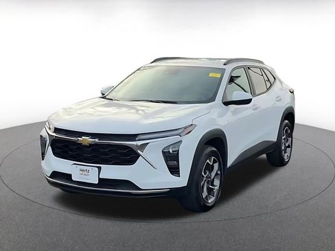 Used 2025 Chevrolet Trax LT w/ LT Convenience Package image 7