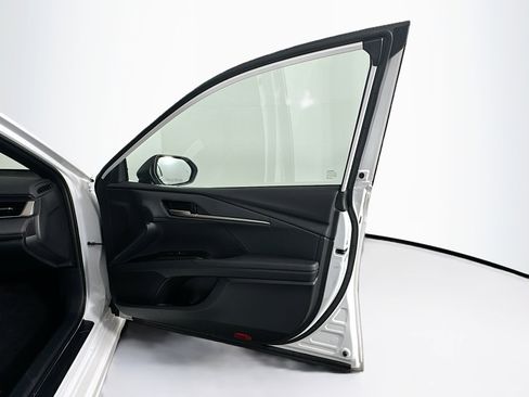 Used 2025 Toyota Camry SE image 32