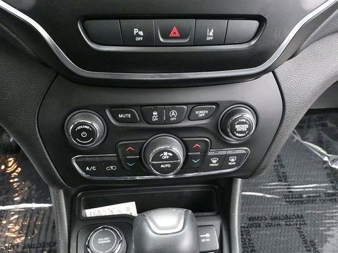 Used 2021 Jeep Cherokee Latitude Lux 80th Anniv w/ Quick Order Package 26U 80TH image 14