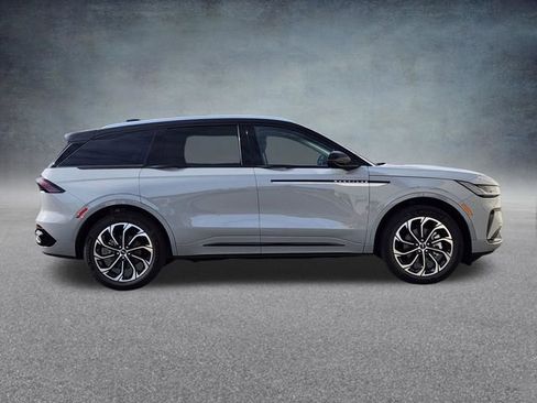 New 2026 Lincoln Nautilus Reserve image 8