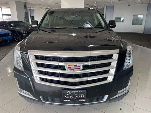 Used 2018 Cadillac Escalade ESV Luxury image 2
