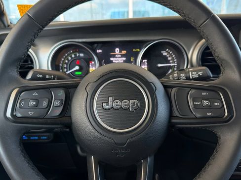 Used 2023 Jeep Wrangler Unlimited w/ 8.4" Radio Group AWD/4WD image 26