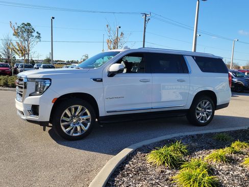 Used 2021 GMC Yukon XL SLT w/ SLT Luxury Plus Package image 7