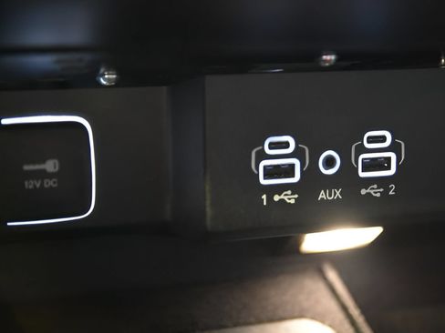 Used 2024 Jeep Wagoneer L Series II RWD image 32