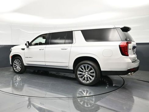 Used 2022 GMC Yukon XL Denali AWD/4WD image 10
