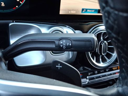 Used 2022 Mercedes-Benz GLB 250 4MATIC image 21