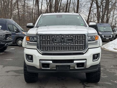Used 2018 GMC Sierra 2500 Denali w/ Suspension Package, Off-Road image 2