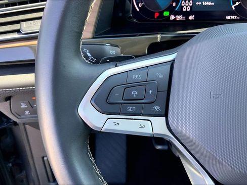 Certified 2025 Volkswagen Atlas SE FWD image 18