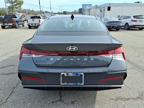 New 2026 Hyundai Elantra SE image 4
