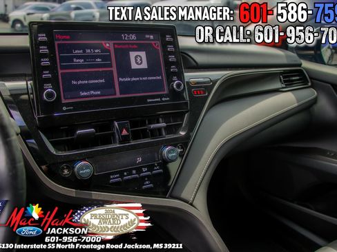 Used 2022 Toyota Camry XSE FWD image 15