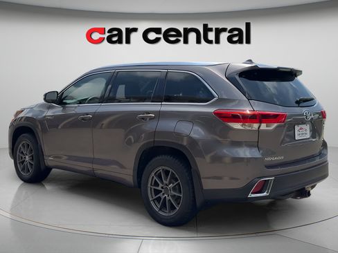 Used 2017 Toyota Highlander Limited Platinum w/ Carpet Mat Package AWD/4WD image 3