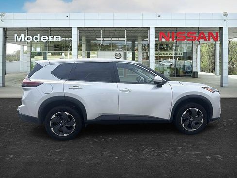 Certified 2025 Nissan Rogue SV AWD/4WD image 6
