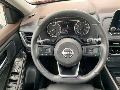 Used 2023 Nissan Rogue SV w/ SV Premium B Package image 12