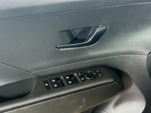 Used 2025 Hyundai Kona SEL image 24