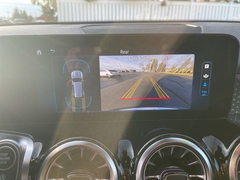 Used 2024 Mercedes-Benz GLB 250 4MATIC image 24