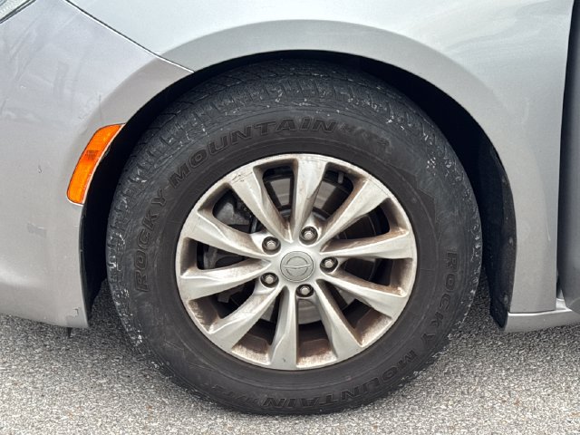 Used 2018 Chrysler Pacifica Touring-L FWD image 29
