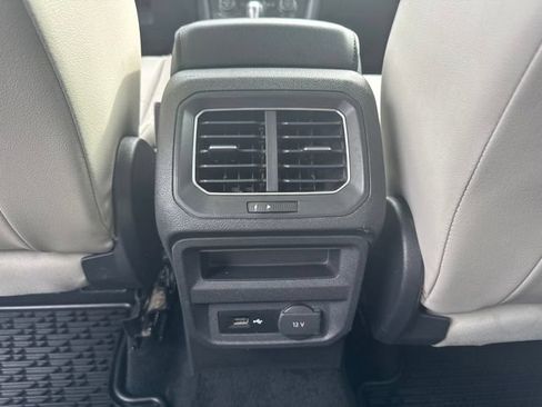 Used 2018 Volkswagen Tiguan SEL AWD/4WD image 12