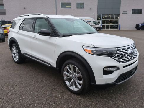 Used 2023 Ford Explorer Platinum w/ Technology Package AWD/4WD image 2