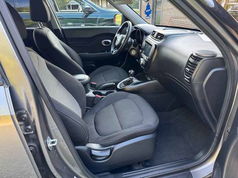 Used 2018 Kia Soul + image 9