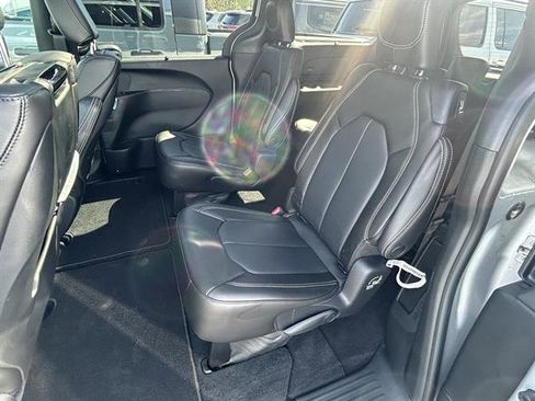 Used 2023 Chrysler Pacifica Touring-L w/ Uconnect Theater Family Group image 23
