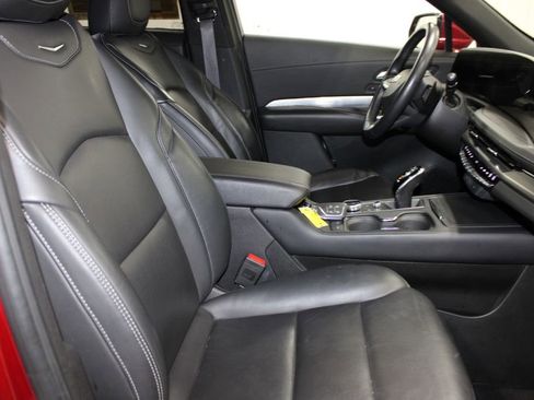Used 2024 Cadillac XT4 Premium Luxury image 19