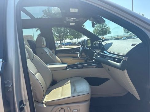 Used 2021 Cadillac Escalade ESV Premium Luxury w/ Driver Assist Tech Package AWD/4WD image 29