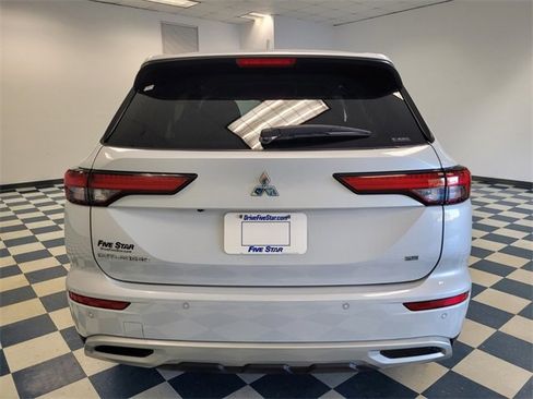 Used 2024 Mitsubishi Outlander SE Black Edition image 10