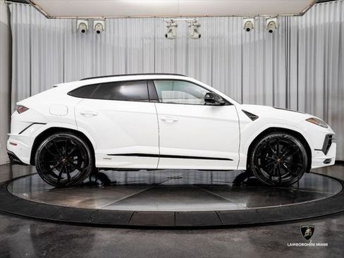 Used 2024 Lamborghini Urus S AWD/4WD image 7