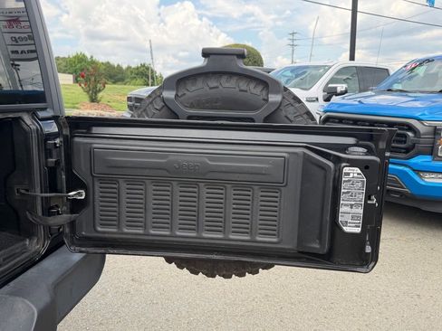 Used 2020 Jeep Wrangler Sport AWD/4WD image 6