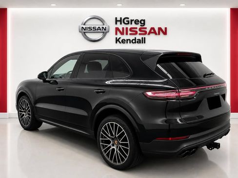 Used 2023 Porsche Cayenne Platinum Edition AWD/4WD image 2