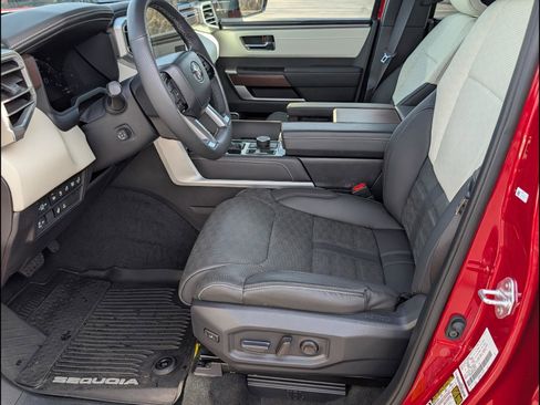 Used 2025 Toyota Sequoia Capstone image 13