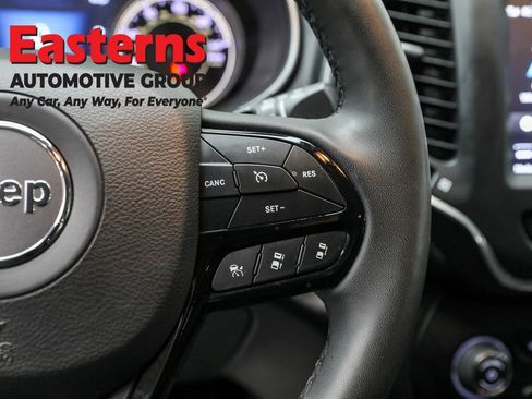 Used 2023 Jeep Cherokee Altitude Lux image 16