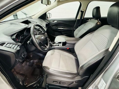 Used 2018 Ford Escape SE w/ SE Sport Appearance Package image 9